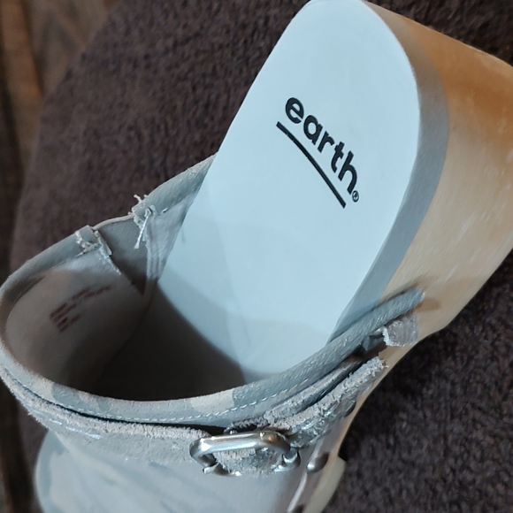 Earth camo clogs. Size 7 - Picture 5 of 5